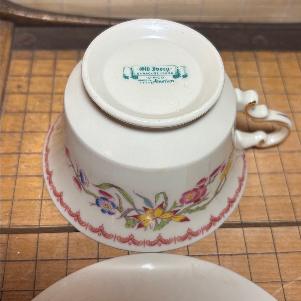 Old Ivory Syracuse 2 Cup 2 Saucers Bombay Pattern Exotic Floral Colorful Bird - Picture 13 of 17